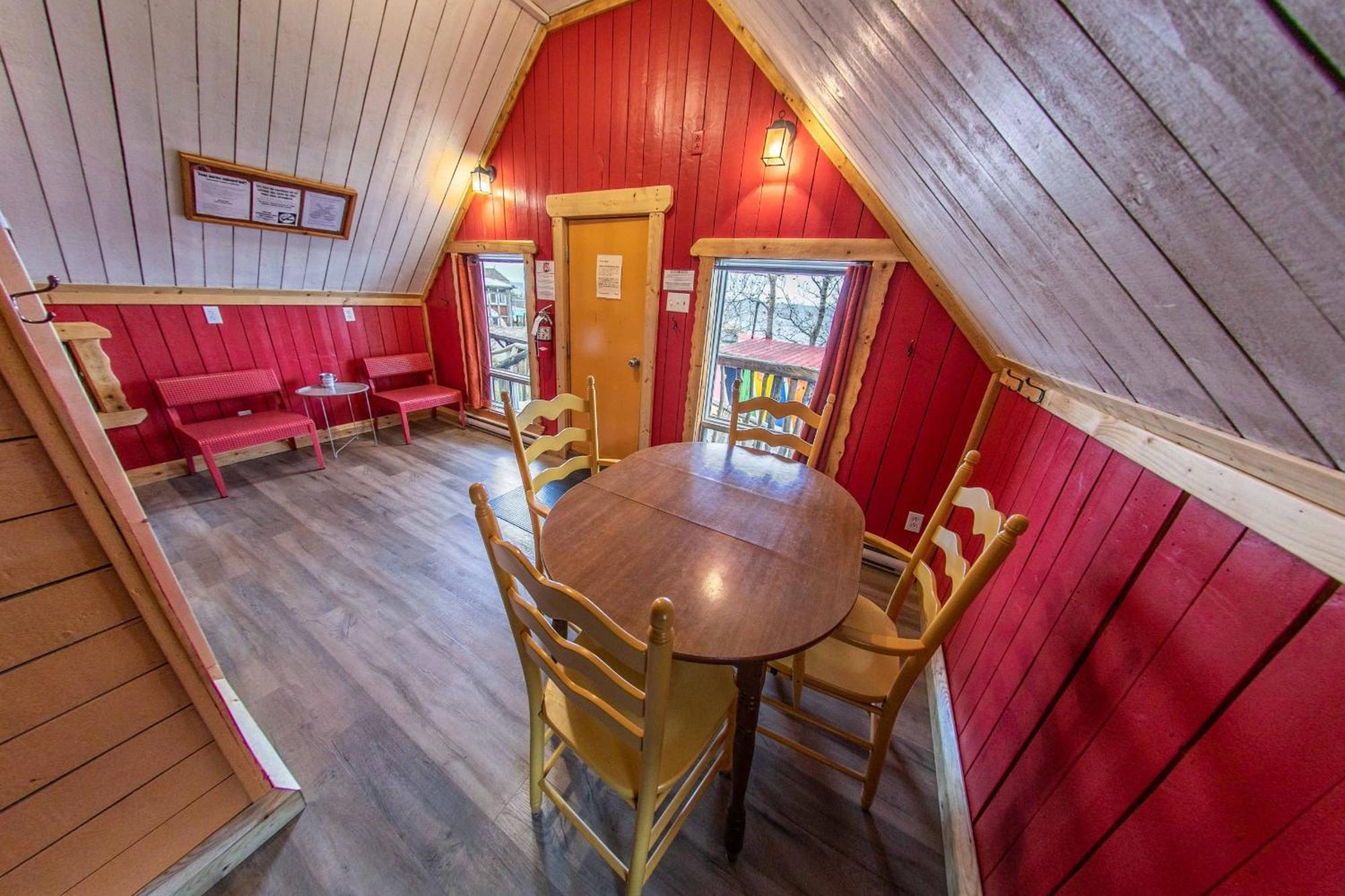 Auberge Festive Sea Shack Sainte Anne-des-Chênes Extérieur photo