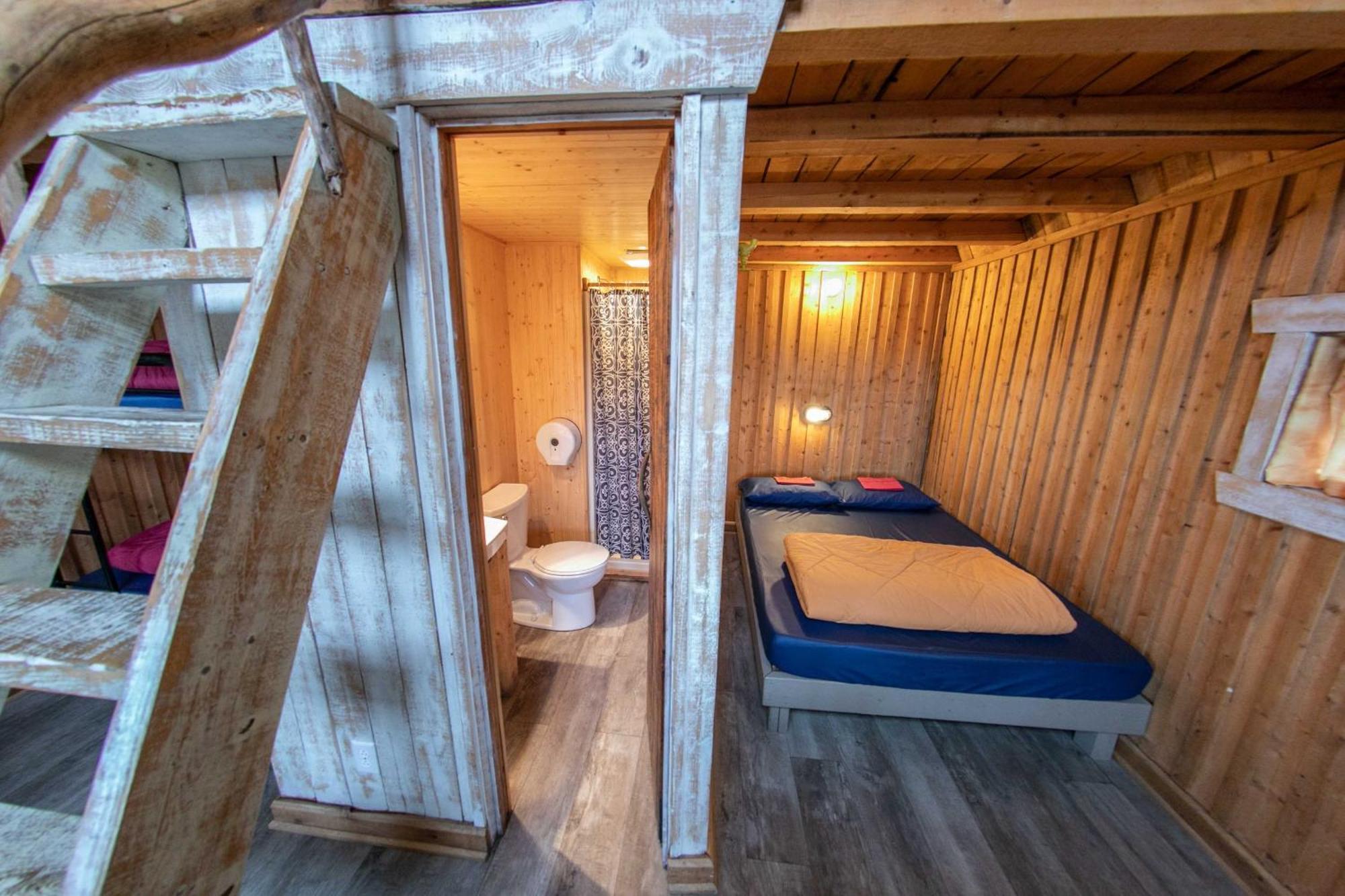 Auberge Festive Sea Shack Sainte Anne-des-Chênes Extérieur photo