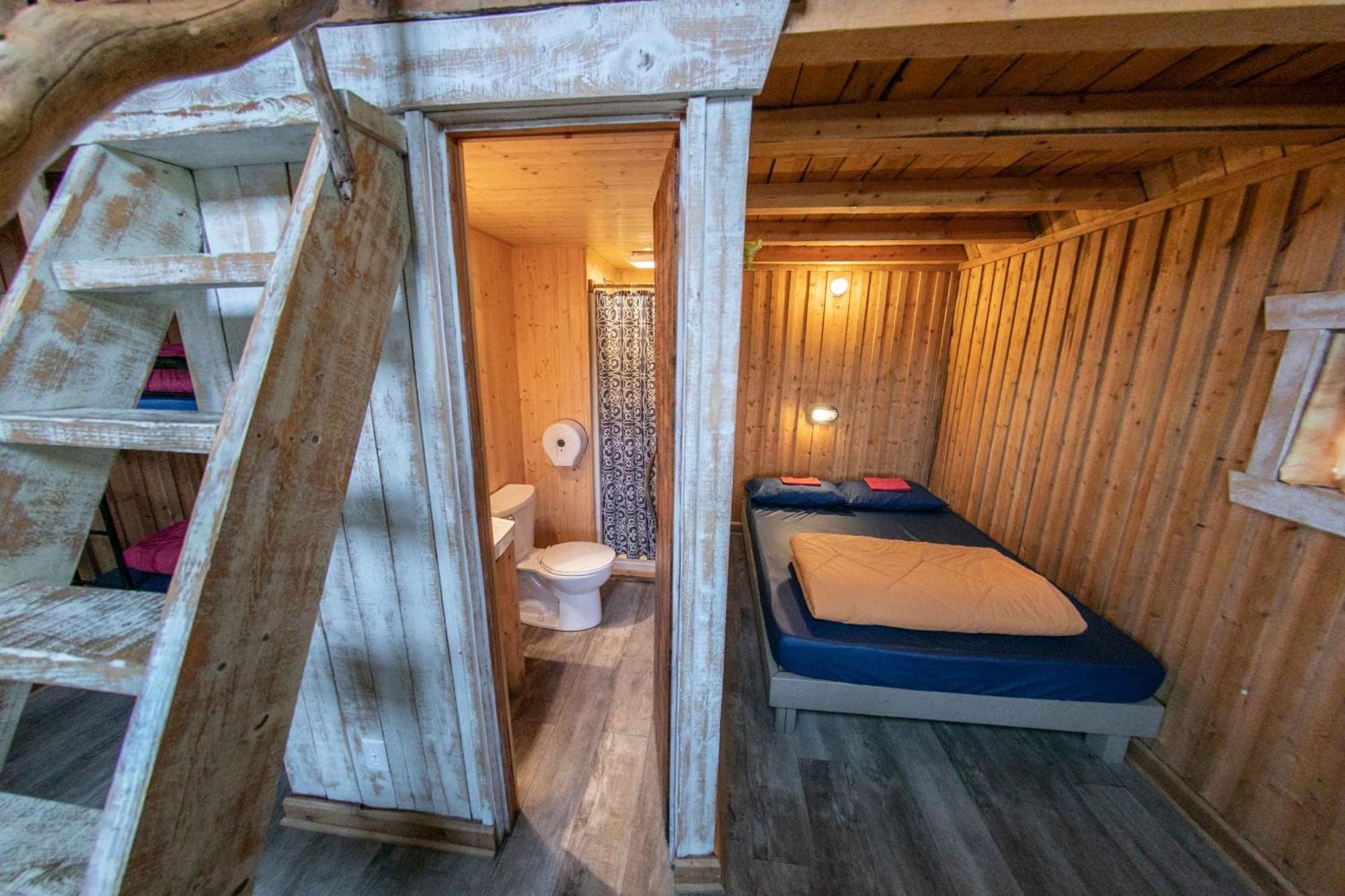 Auberge Festive Sea Shack Sainte Anne-des-Chênes Extérieur photo