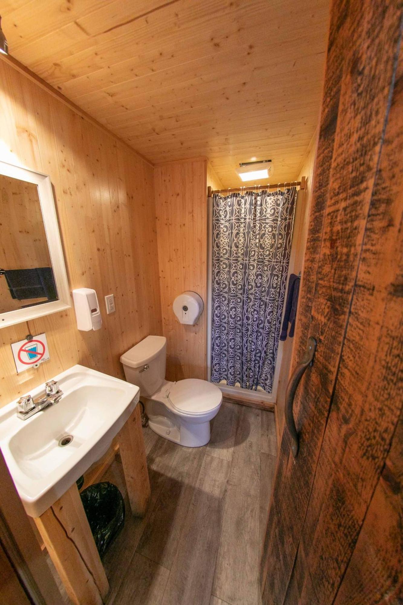 Auberge Festive Sea Shack Sainte Anne-des-Chênes Extérieur photo