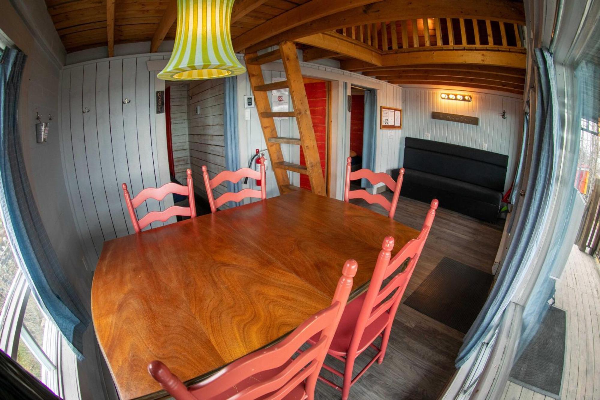 Auberge Festive Sea Shack Sainte Anne-des-Chênes Extérieur photo